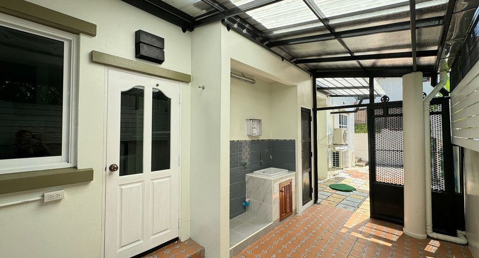 For sale 3 bedrooms house in Mueang Nonthaburi, Nonthaburi