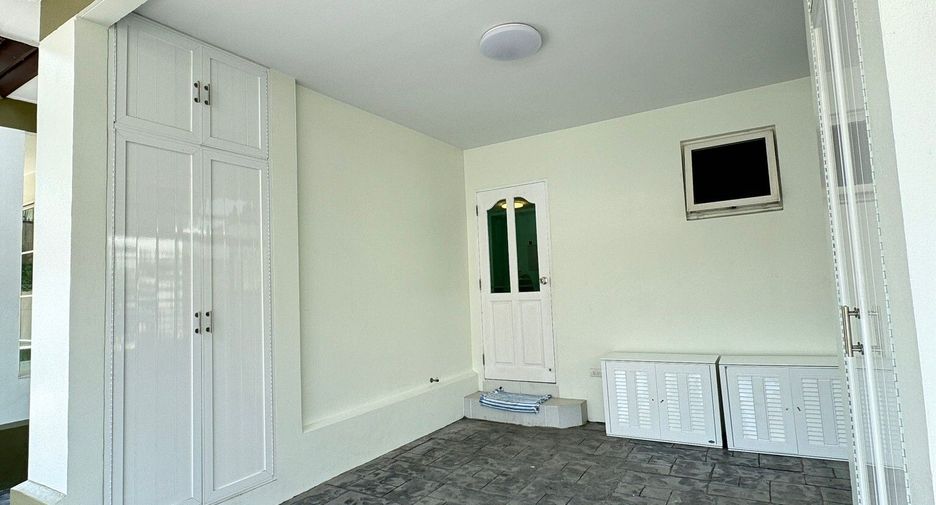 For sale 3 bedrooms house in Mueang Nonthaburi, Nonthaburi