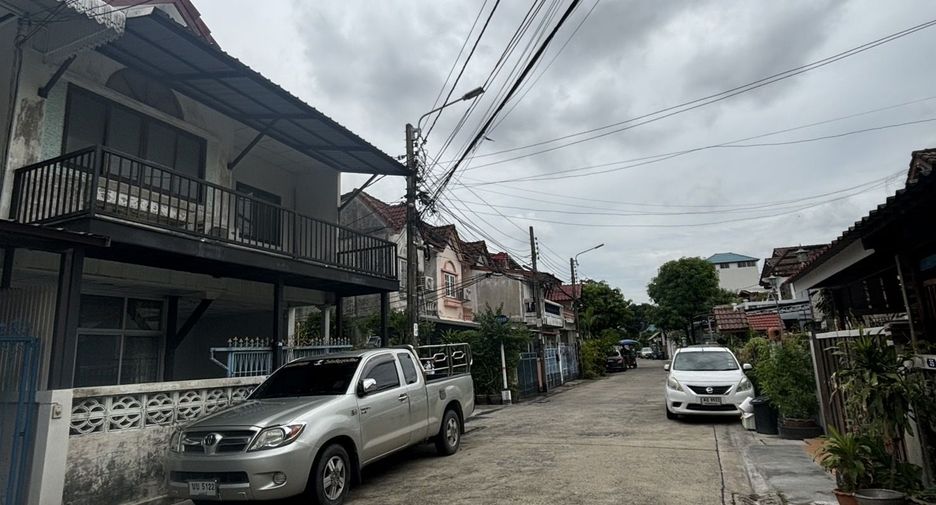 For sale 3 bedrooms townhouse in Mueang Nonthaburi, Nonthaburi