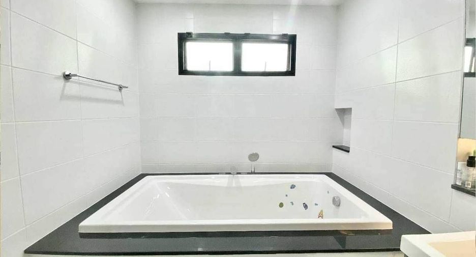 For sale 4 bedrooms house in Pak Kret, Nonthaburi