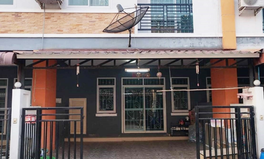For sale 3 ベッドルーム townhouse in Phan Thong, Chonburi