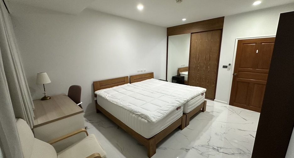 For rent 5 bedrooms house in Pak Kret, Nonthaburi