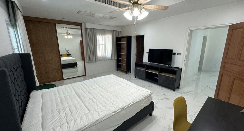 For rent 5 bedrooms house in Pak Kret, Nonthaburi