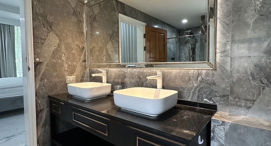 For rent 5 bedrooms house in Pak Kret, Nonthaburi