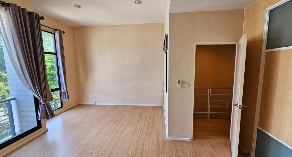 For sale 3 bedrooms townhouse in Mueang Nonthaburi, Nonthaburi