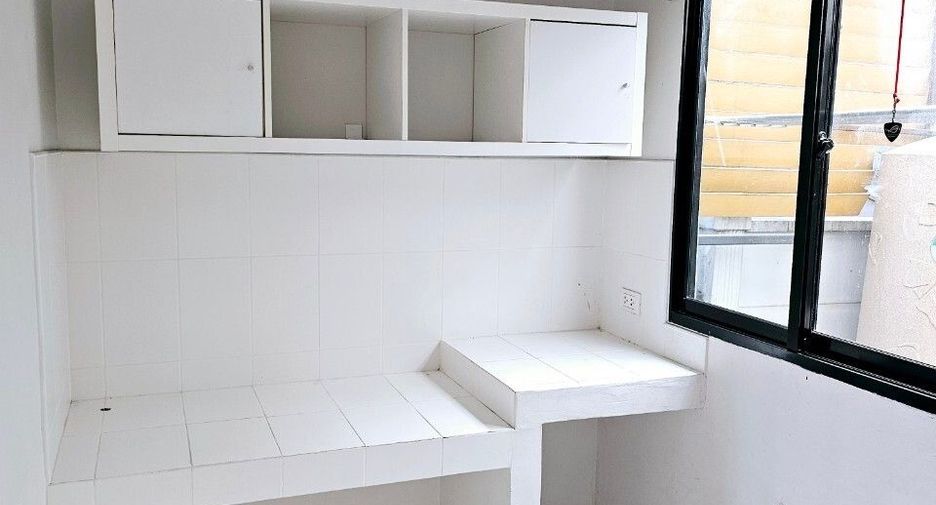 For sale 3 bedrooms townhouse in Mueang Nonthaburi, Nonthaburi