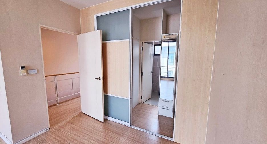 For sale 3 bedrooms townhouse in Mueang Nonthaburi, Nonthaburi