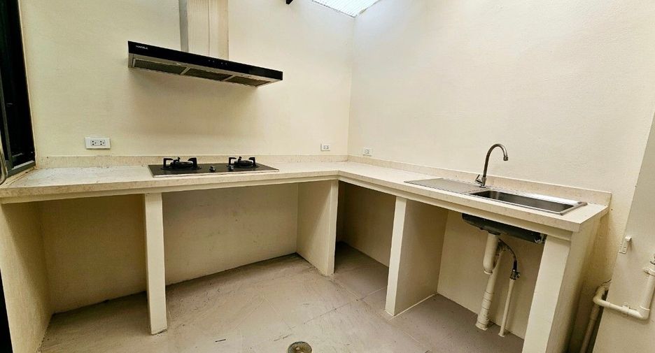 For sale 3 bedrooms townhouse in Mueang Nonthaburi, Nonthaburi