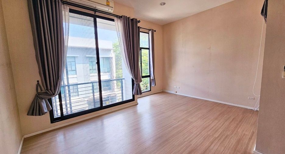 For sale 3 bedrooms townhouse in Mueang Nonthaburi, Nonthaburi
