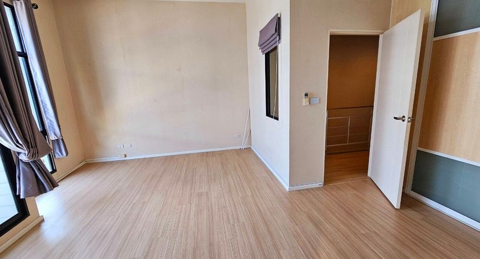 For sale 3 bedrooms townhouse in Mueang Nonthaburi, Nonthaburi