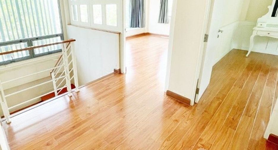 For sale 4 bedrooms house in Mueang Nonthaburi, Nonthaburi