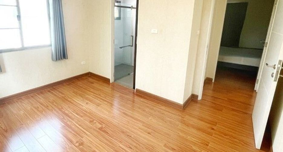 For sale 4 bedrooms house in Mueang Nonthaburi, Nonthaburi