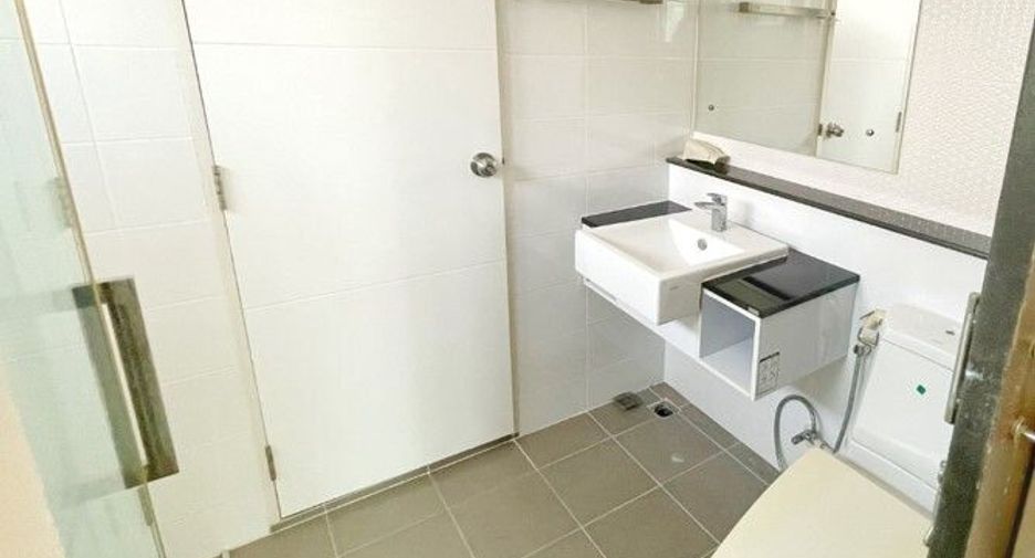 For sale 4 bedrooms house in Mueang Nonthaburi, Nonthaburi