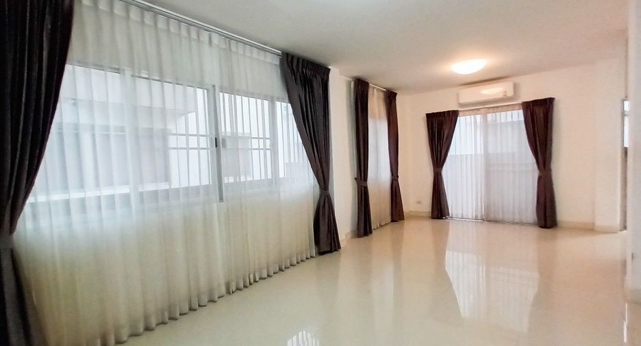For sale 3 bedrooms house in Mueang Chachoengsao, Chachoengsao