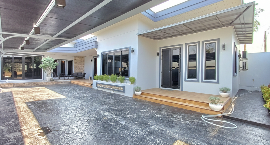 For sale 3 bedrooms house in Huay Yai, Pattaya