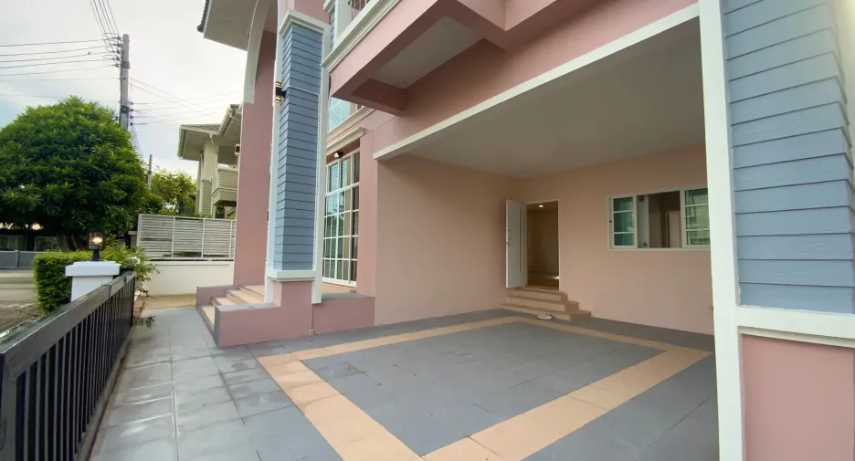 For sale 3 bedrooms house in Mueang Pathum Thani, Pathum Thani