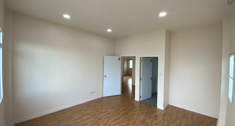 For sale 3 bedrooms house in Mueang Pathum Thani, Pathum Thani