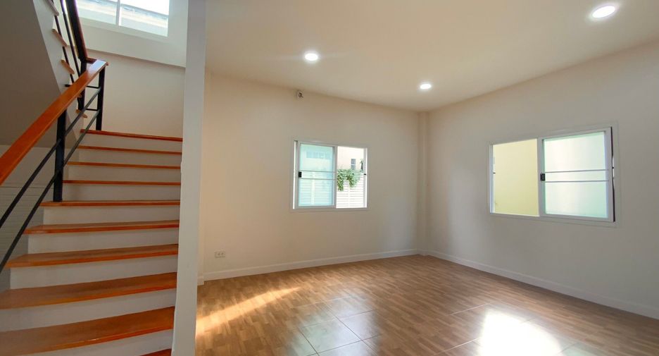 For sale 3 bedrooms house in Mueang Pathum Thani, Pathum Thani
