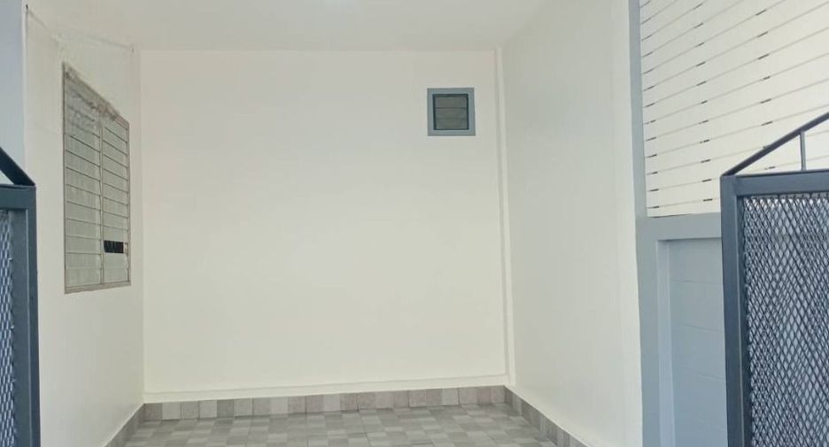For sale 3 bedrooms townhouse in Lam Luk Ka, Pathum Thani