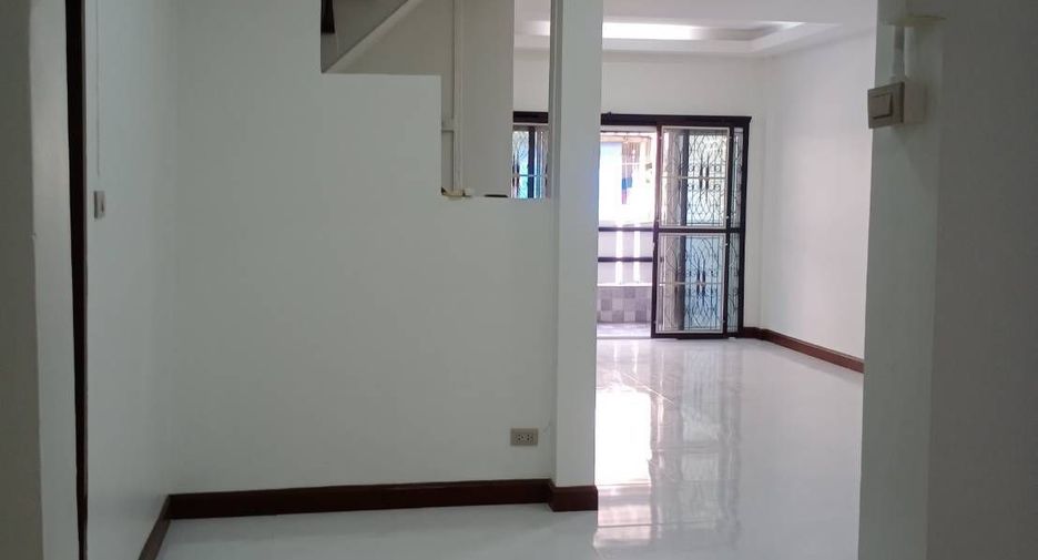 For sale 3 bedrooms townhouse in Lam Luk Ka, Pathum Thani