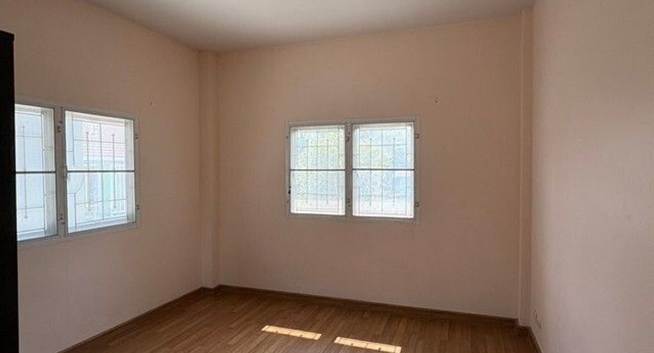 Reihenhaus zum Kauf mit 3 Zimmer in Bang Yai, Nonthaburi