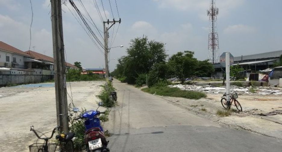 À vendre terrain à Sai Noi, Nonthaburi