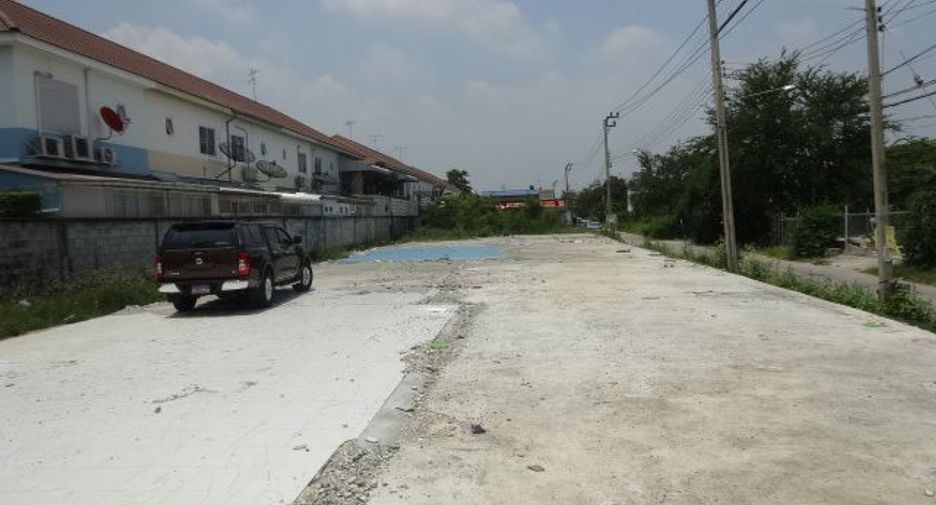À vendre terrain à Sai Noi, Nonthaburi