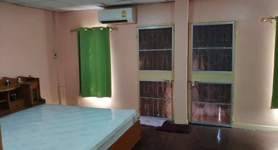 For sale 4 bedrooms townhouse in Thanyaburi, Pathum Thani