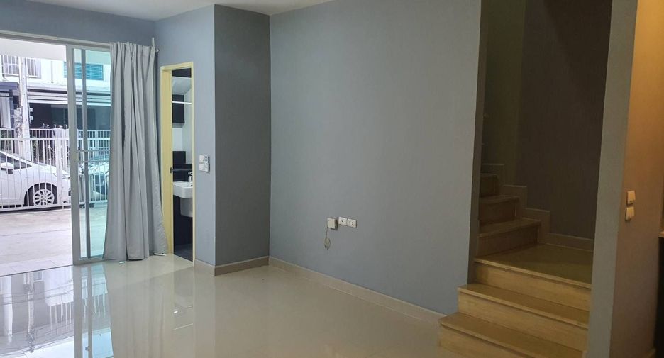 Reihenhaus zum Kauf mit 3 Zimmer in Phutthamonthon, Nakhon Pathom