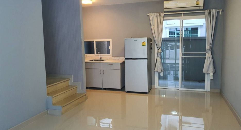 Reihenhaus zum Kauf mit 3 Zimmer in Phutthamonthon, Nakhon Pathom