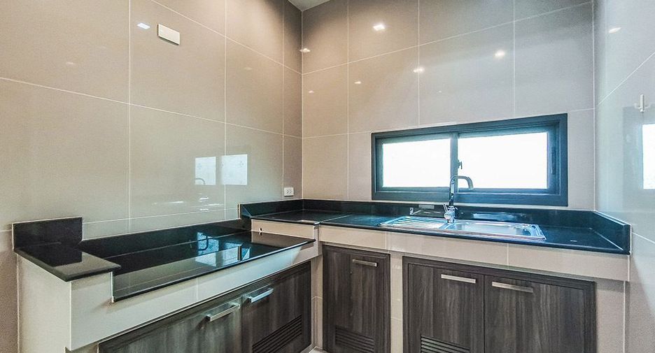For sale 3 ベッドルーム house in Mueang Pathum Thani, Pathum Thani