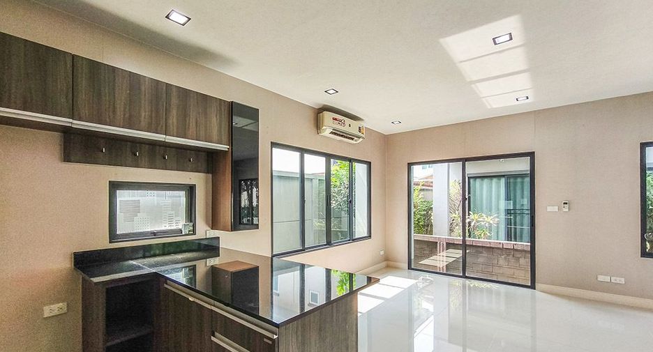 For sale 3 ベッドルーム house in Mueang Pathum Thani, Pathum Thani