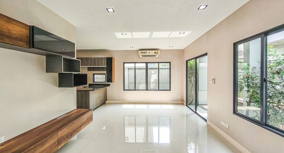 For sale 3 ベッドルーム house in Mueang Pathum Thani, Pathum Thani