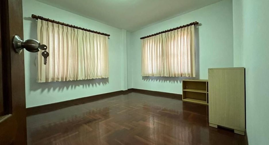 出售 4 卧室 独立屋 在 Phutthamonthon, Nakhon Pathom