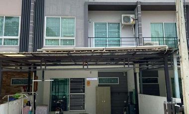 À vendre 3 chambres maison de ville à Thanyaburi, Pathum Thani