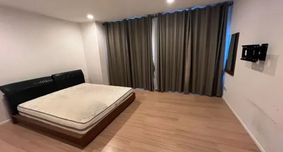 À vendre 3 chambres maison de ville à Mueang Nonthaburi, Nonthaburi