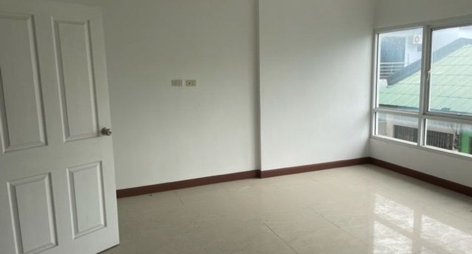 For sale 4 ベッドルーム townhouse in Hat Yai, Songkhla