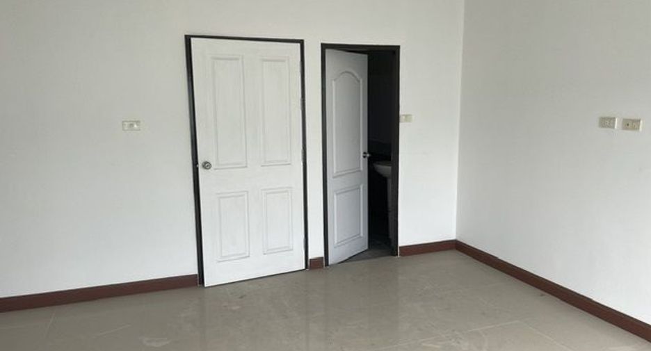 Продажа 4 спальни таунхаус в Хатъяй, Songkhla