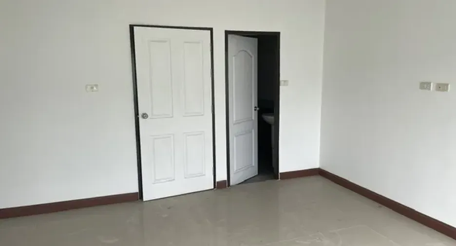 For sale 4 ベッドルーム townhouse in Hat Yai, Songkhla