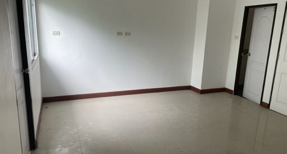 For sale 4 ベッドルーム townhouse in Hat Yai, Songkhla