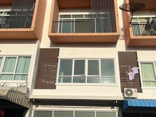 For sale 4 bedrooms townhouse in Hat Yai, Songkhla