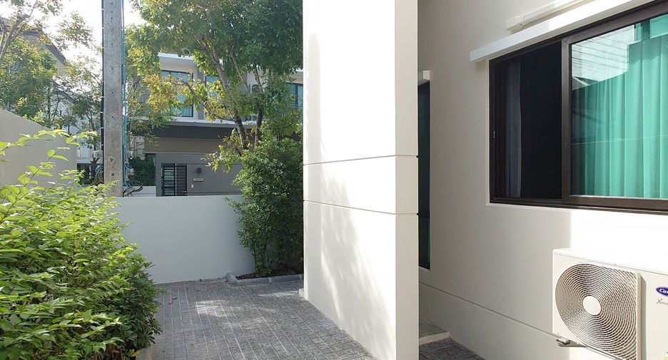 For sale 5 bedrooms house in Mueang Nonthaburi, Nonthaburi