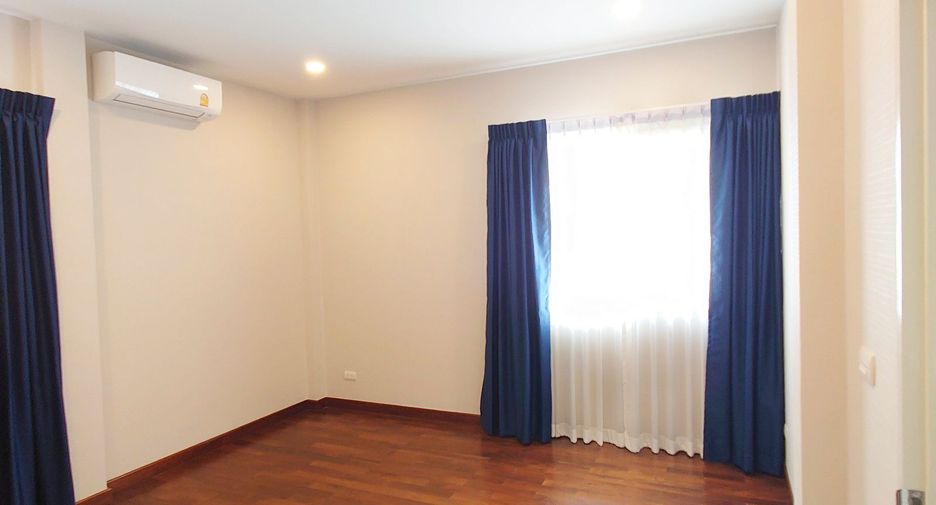 For sale 5 bedrooms house in Mueang Nonthaburi, Nonthaburi