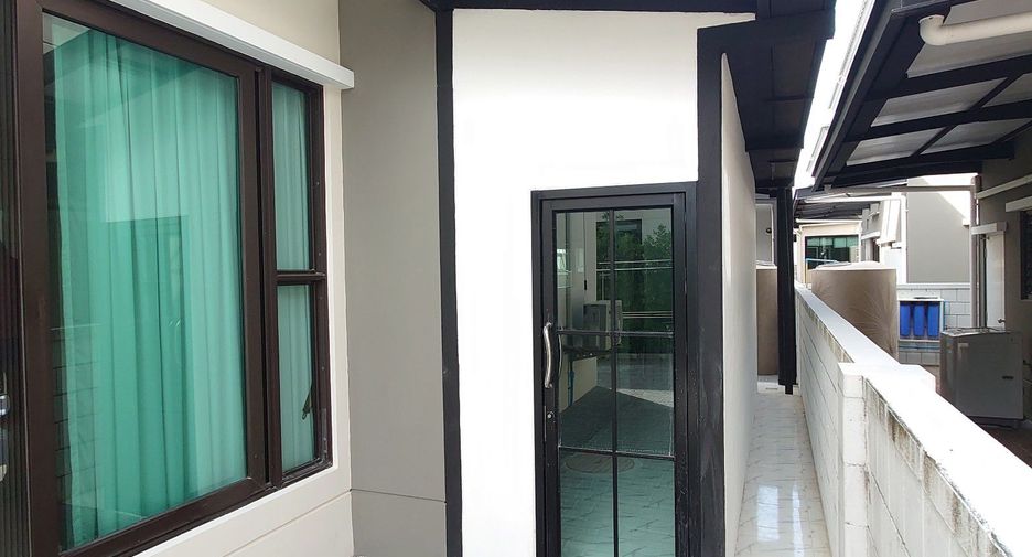 For sale 5 bedrooms house in Mueang Nonthaburi, Nonthaburi