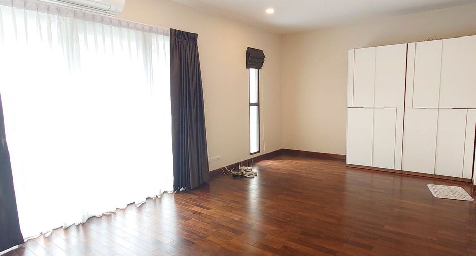 For sale 5 bedrooms house in Mueang Nonthaburi, Nonthaburi