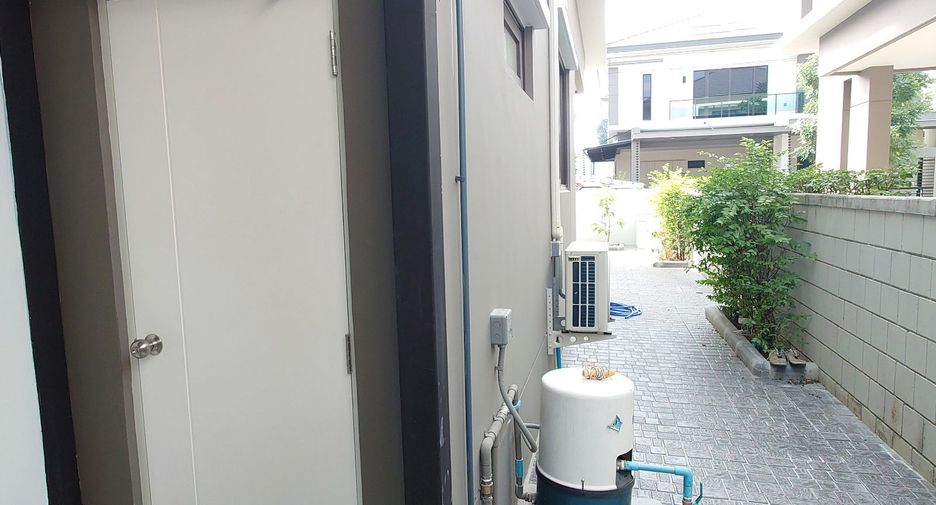 For sale 5 bedrooms house in Mueang Nonthaburi, Nonthaburi