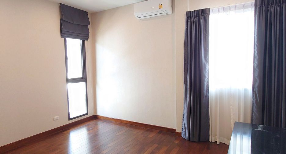 For sale 5 bedrooms house in Mueang Nonthaburi, Nonthaburi