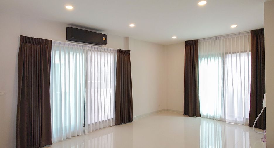 For sale 5 bedrooms house in Mueang Nonthaburi, Nonthaburi
