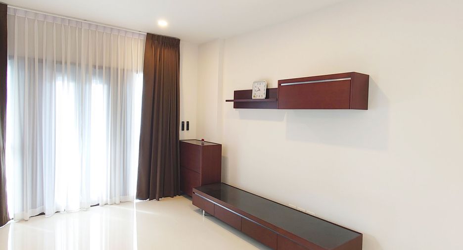 For sale 5 bedrooms house in Mueang Nonthaburi, Nonthaburi