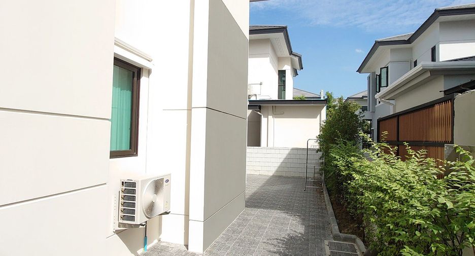 For sale 5 bedrooms house in Mueang Nonthaburi, Nonthaburi
